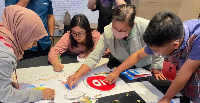 Workshop participants practice methods to mobilize communities against child labour. 